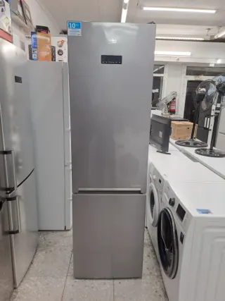 NEVERA MARCA BEKO COLOR INOX