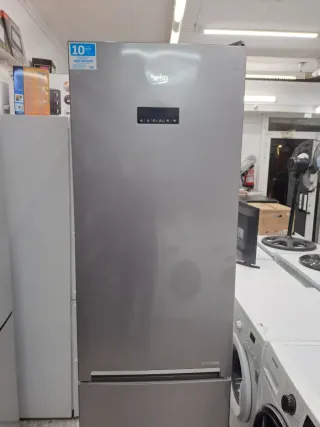 NEVERA MARCA BEKO COLOR INOX