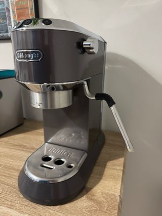Cafetera Delonghi Dedica Arte + Accesorios