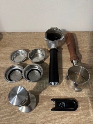 Cafetera Delonghi Dedica Arte + Accesorios