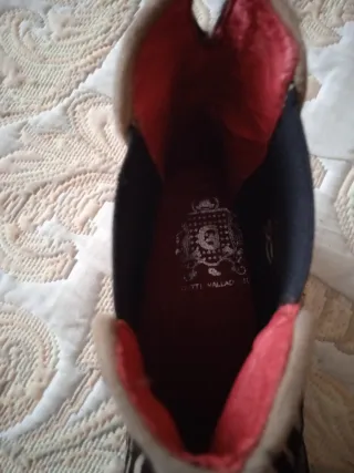 Botines de pelo de cebra natural y piel.