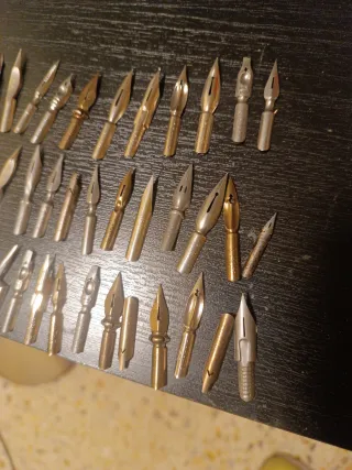 39 Pennini e corpi per penne stilografiche
