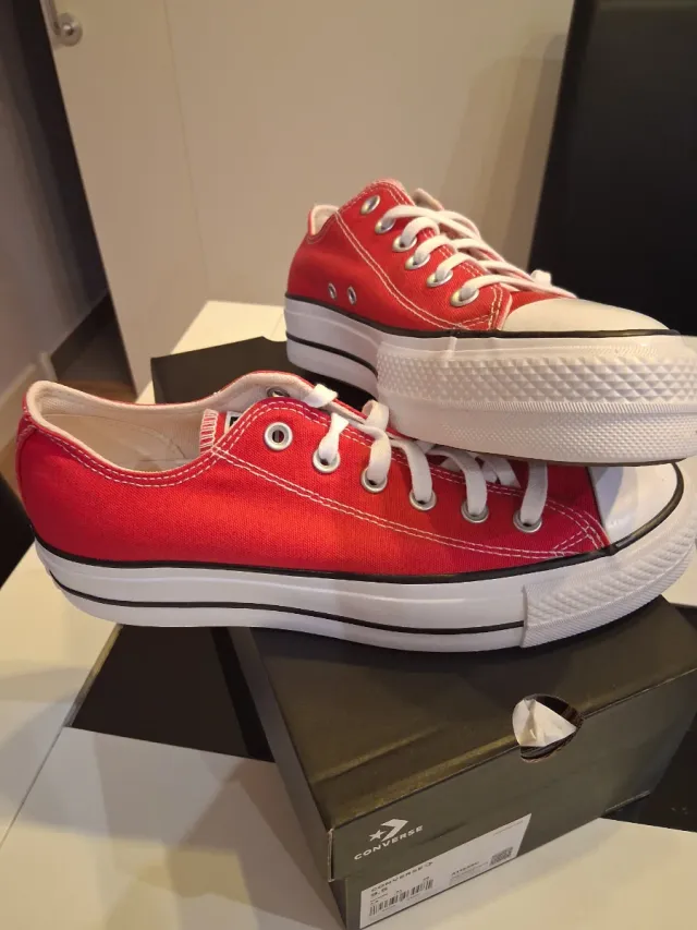 Zapatillas Converse plataforma rojas sin estrenar