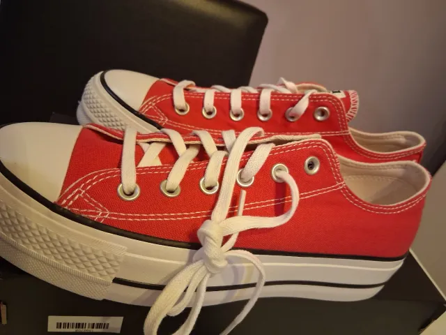Zapatillas Converse plataforma rojas sin estrenar