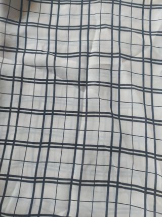 Camisa a cuadros blanca y negra