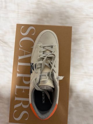 Zapatos Scalpers Beige y Naranja.