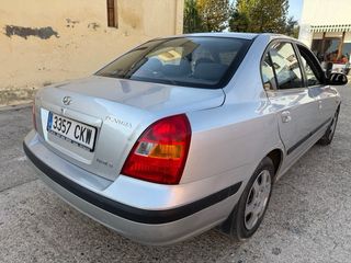 vehículos económicos : p207, Elantra, Octavia