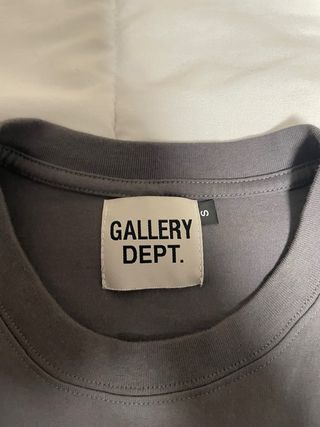 Camiseta Gallery Dept. Gris