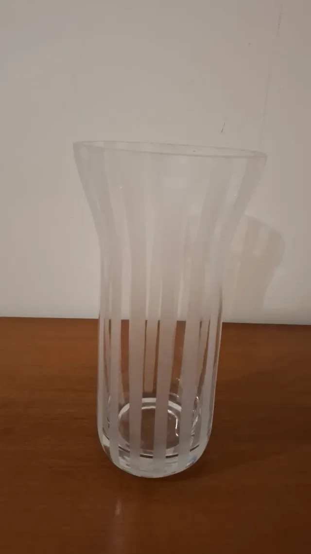 Jarra de vidro com riscas