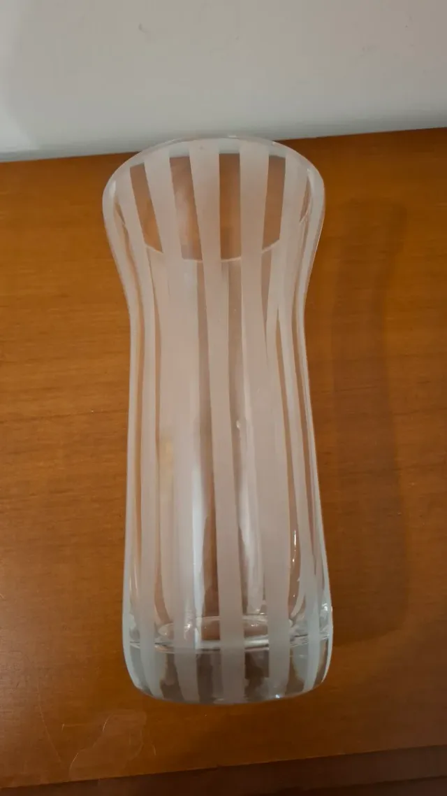 Jarra de vidro com riscas