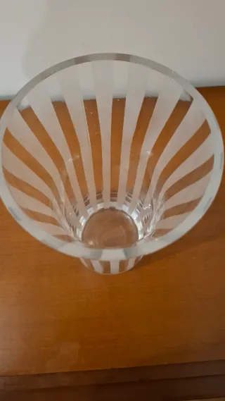 Jarra de vidro com riscas