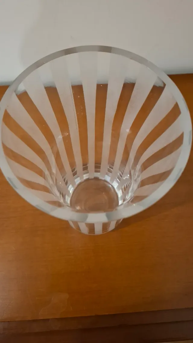 Jarra de vidro com riscas