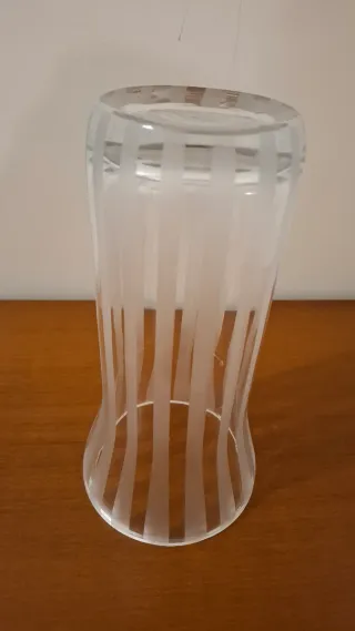 Jarra de vidro com riscas