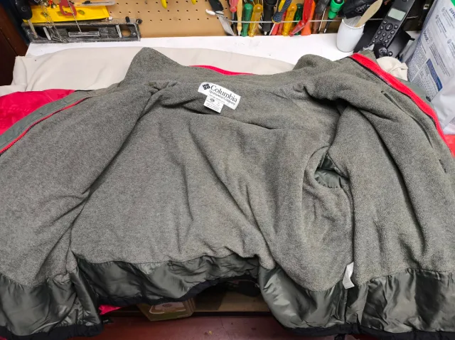 Chaqueta Columbia Talla XL Negra y Roja