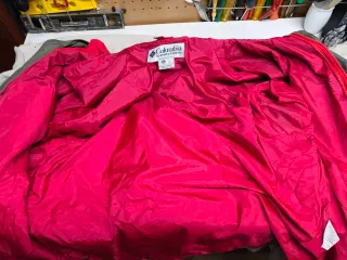 Chaqueta Columbia Talla XL Negra y Roja