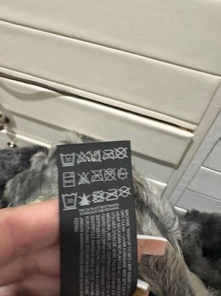 Falda efecto piel negra