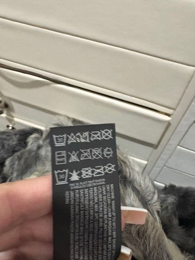 Falda efecto piel negra