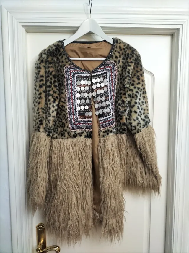 Abrigo estampado animal print