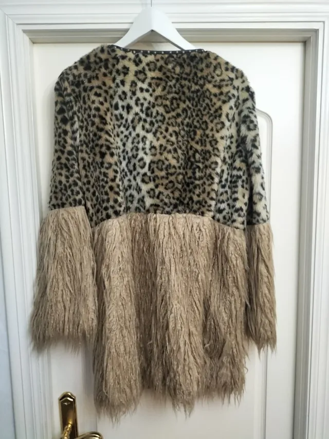 Abrigo estampado animal print