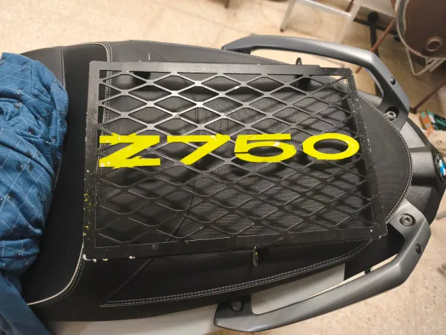 Rejilla Z750