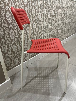 Mesa ovalada y sillas