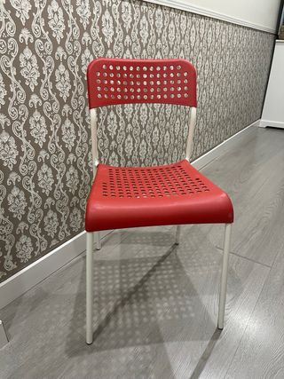 Mesa ovalada y sillas