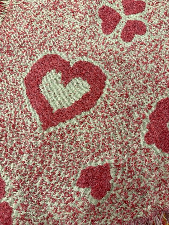 Calda sciarpa/stola con stampa a cuori double-face