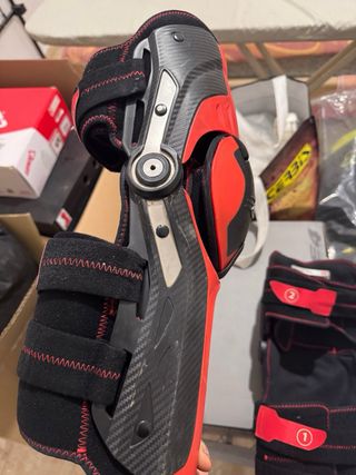 Rodilleras Acerbis Gorilla Level 2 Color Negro/Roj