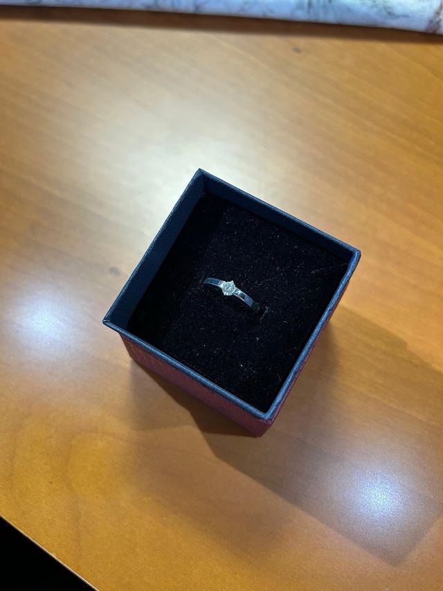 Anillo solitario oro blanco y diamante