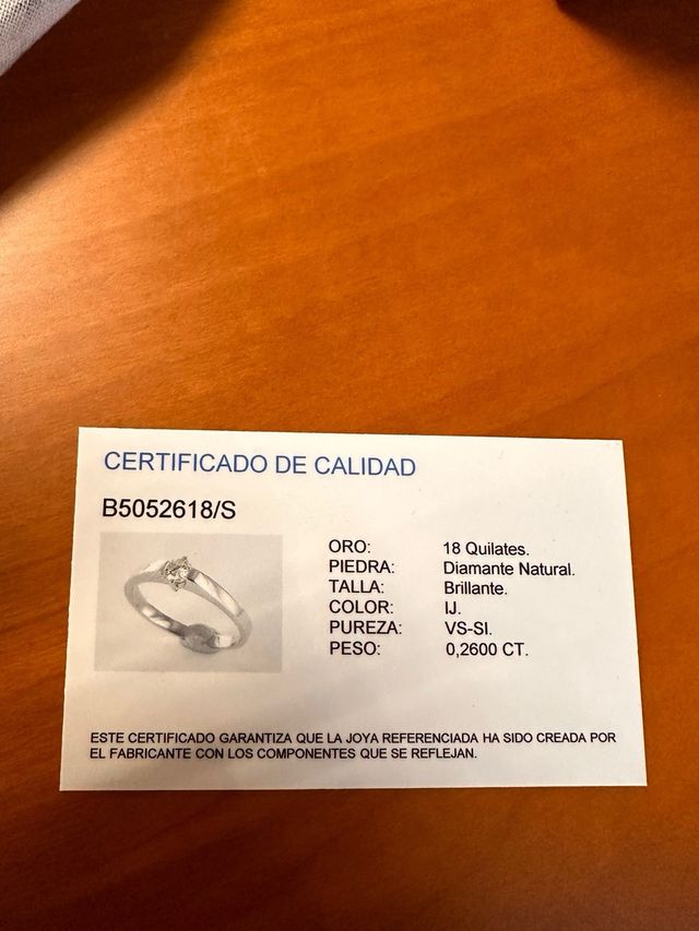 Anillo solitario oro blanco y diamante