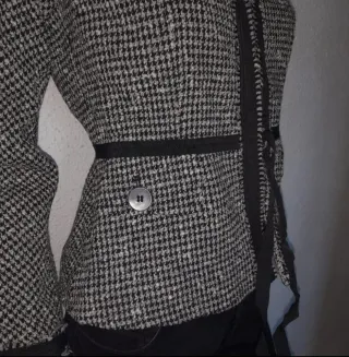 Chaqueta Purificación García Gris y Negra