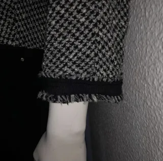 Chaqueta Purificación García Gris y Negra