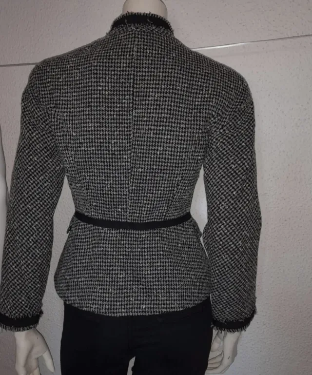 Chaqueta Purificación García Gris y Negra