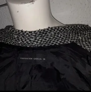 Chaqueta Purificación García Gris y Negra