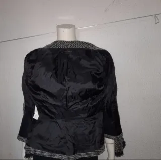 Chaqueta Purificación García Gris y Negra