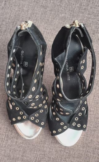 Sandalias tacón ante negro y dorado T.35.5