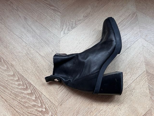 Botines de piel negros con cremallera Talla 37