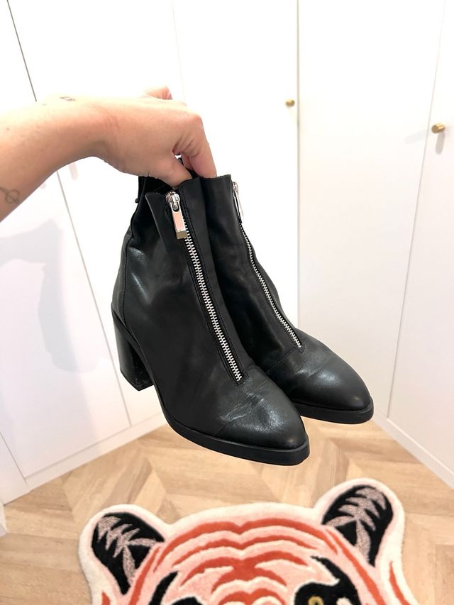 Botines de piel negros con cremallera Talla 37