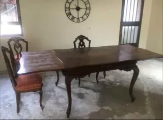 Mesa antiagua madera castaño y 4 sillas