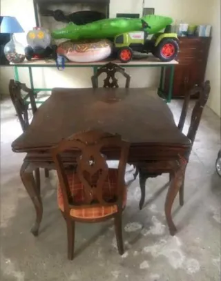 Mesa antiagua madera castaño y 4 sillas