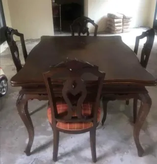 Mesa antiagua madera castaño y 4 sillas