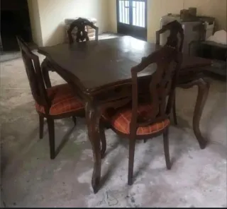 Mesa antiagua madera castaño y 4 sillas