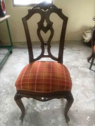 Mesa antiagua madera castaño y 4 sillas