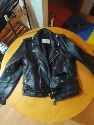 Chaqueta de cuero negra