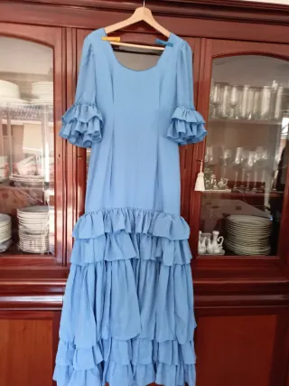 Traje de flamenca azul volantes