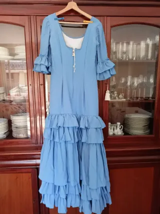 Traje de flamenca azul volantes