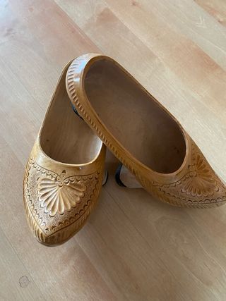Zuecos Gallegos de Madera Tallada