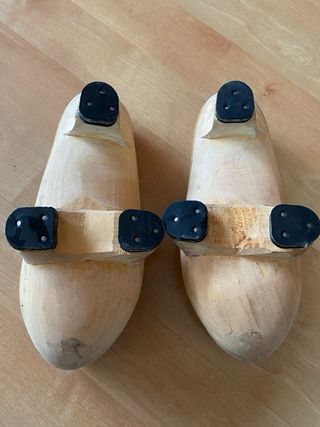 Zuecos Gallegos de Madera Tallada