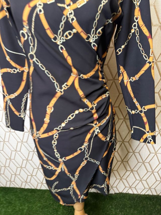 Vestido negro con estampado inspiración Versace