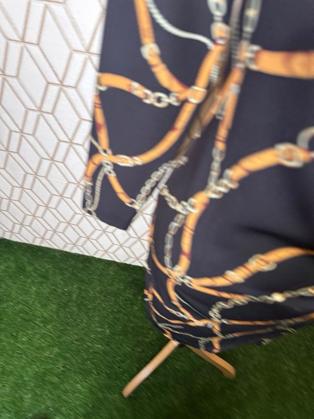 Vestido negro con estampado inspiración Versace